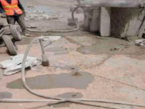 罗甸水泥混凝土路面板底注浆技术 路面脱空注浆整治方案